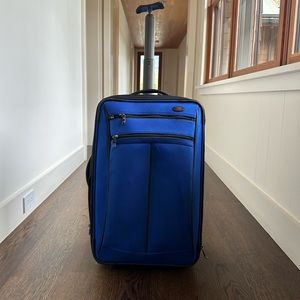 Victorinox Werks 2-wheel soft side 2-suite frequent flyer carry on blue